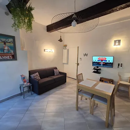 66 Meynadier Cannes, Tres Calme Avec Cour Privative, Plage, Gare, Palais A 300m Apartamento