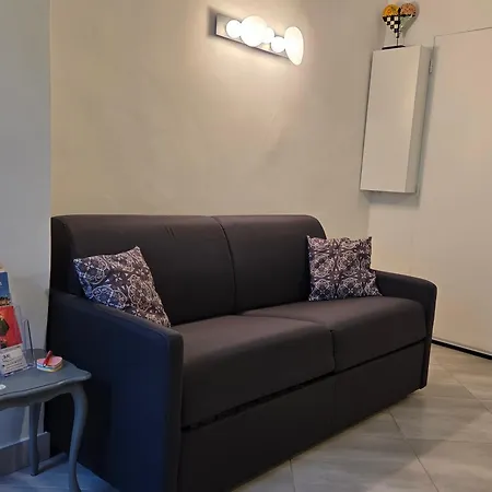 66 Meynadier Cannes, Tres Calme Avec Cour Privative, Plage, Gare, Palais A 300m Apartment